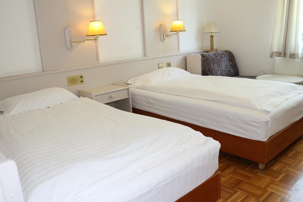 Hotel Wasserpalast - Breakfast For Free!!! Graz Habitación foto